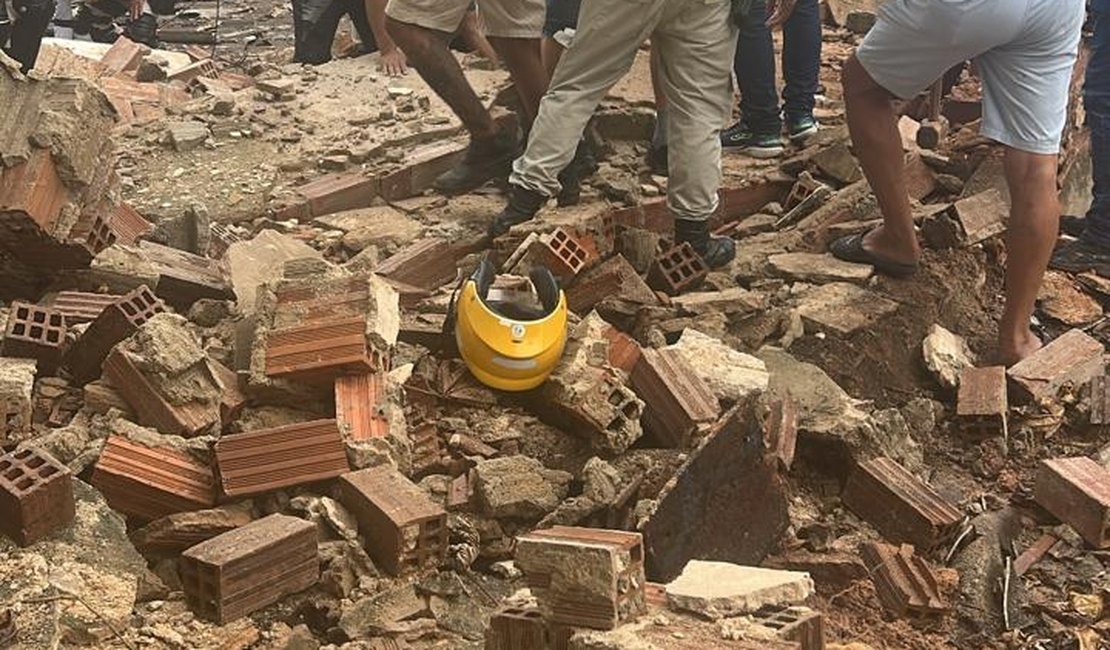 Galpão que desabou em Jaraguá pertence à ALE e obra era irregular, diz Prefeitura
