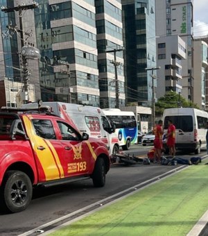 Acidente entre moto e van deixa homem ferido na Av. Doutor Antônio Gouveia