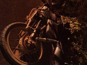 Colisão entre carro e motocicleta deixa homem ferido em Arapiraca