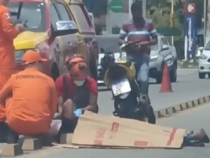 [Vídeo] Acidente entre carro e moto deixa feridos na Av. Menino Marcelo