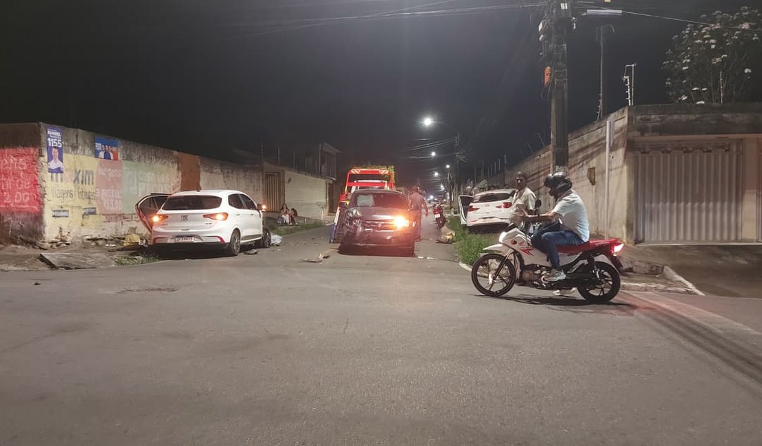 Colisão envolvendo três veículos deixa criança ferida em Arapiraca