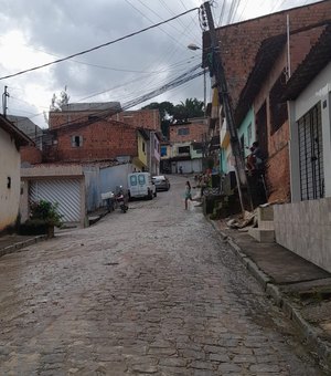 Moradores do conjunto Evangélico temem desabamento de poste em Maragogi