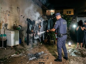 Homem invade residência, incendeia roupas da ex e é preso na parte alta de Maceió