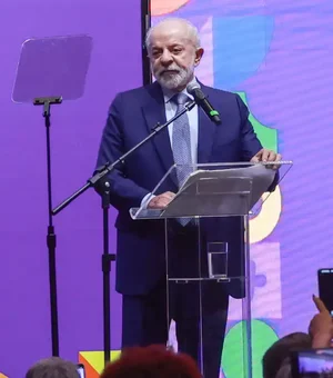 Lula abre conferência e sanciona ampliação da licença-maternidade
