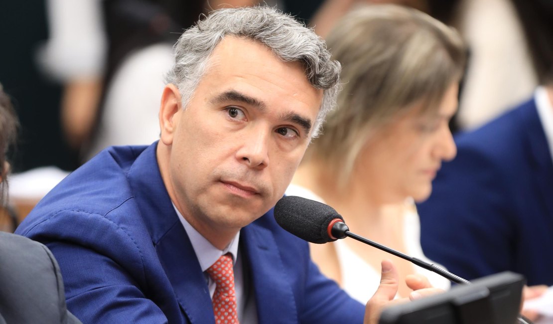 Rafael Brito exige a retirada de advogado baderneiro durante reunião da CCJC