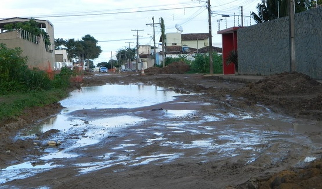 Prefeitura garante recuperar vias danificadas pelas chuvas em Arapiraca
