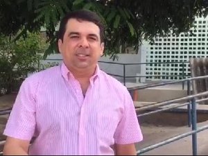 Vereador Fábio Henrique comemora reta final em reforma de escola municipal