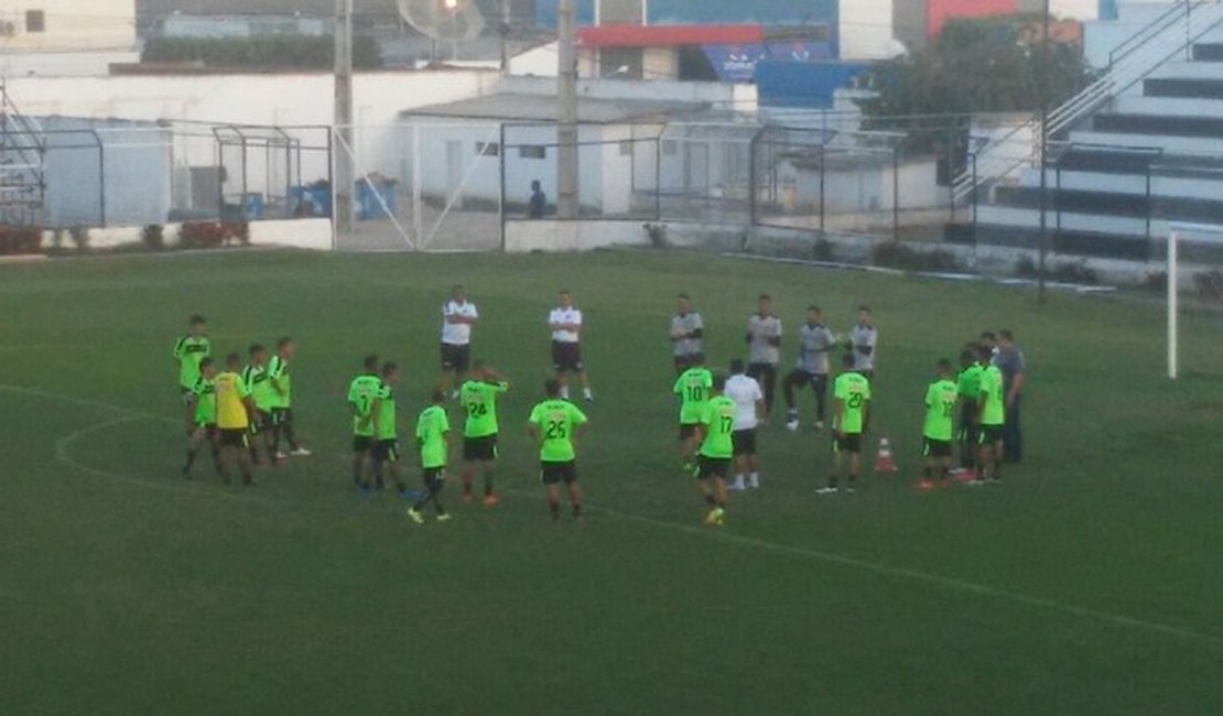 ASA treina com portões fechados e Vilar aguarda recuperação de três jogadores