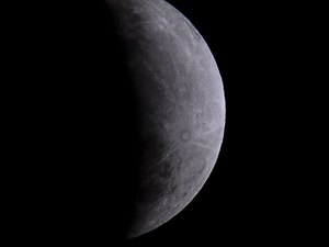 Nasa anuncia descoberta de água em estado líquido na Lua