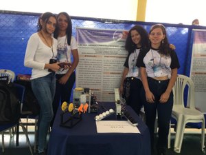 Alunos de Lagoa da Canoa expõem trabalho de robótica em feira estadual