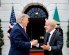 Lula e Trump se cumprimentam durante evento social no G7