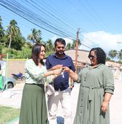 Prefeitura de Japaratinga inaugura academia e entrega veículos