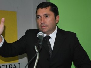 Vereador destaca trabalho realizado pela secretaria Hyseth