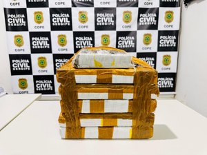 Polícia prende mulher que transportava drogas entre Sergipe e Alagoas