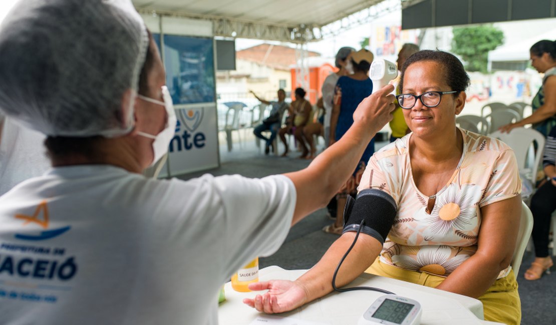 JHC anuncia programa Olhar da Gente e garante cirurgias de catarata no Hospital da Cidade