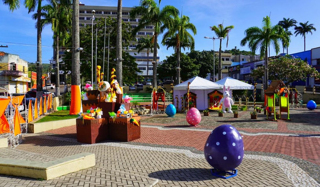 Prefeito manda decorar pontos turísticos da cidade para a Páscoa, estimulando aglomeração