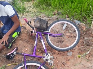 Ciclista fica ferido após colisão com veículo em Marechal Deodoro