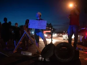 População protesta após falha no fornecimento de energia no Amapá