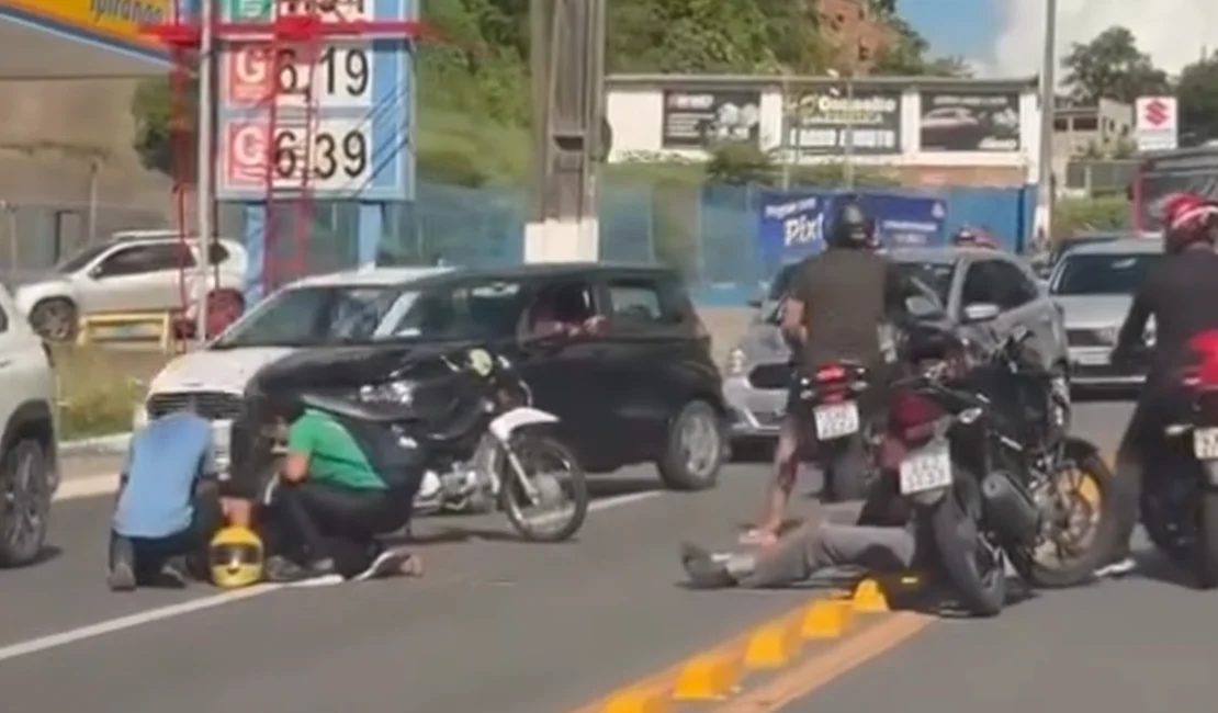 Colisão entre caminhão motocicleta e deixa mulher ferida em Mangabeiras