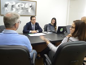 Direção da Eletrobras se reúne com Defensoria Pública para discutir reclamações de consumidores