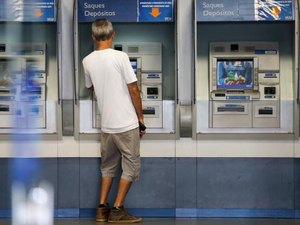 Bancos funcionam hoje e fecham nesta terça-feira e no dia 1º