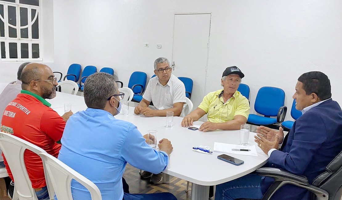 Prefeito Júlio Cezar se reúne com diretoria do CSE de Palmeira dos Índios