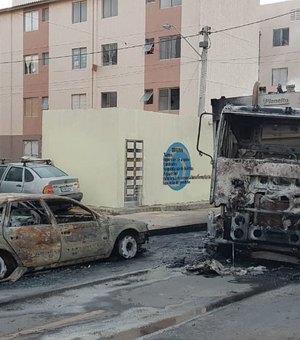 Em nova noite de ataques, bandidos incendeiam ônibus e posto no Ceará