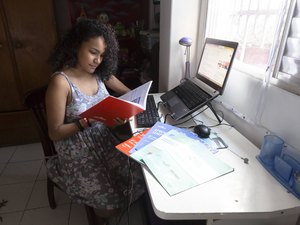 Professores e pais acionam Justiça contra ensino remoto