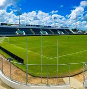 Equipe de esporte avalia manutenção do estádio municipal de Arapiraca