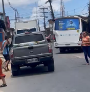 [Vídeo] Micro-ônibus da linha Rio Largo–Maceió colide com poste e deixa feridos, em Rio Largo