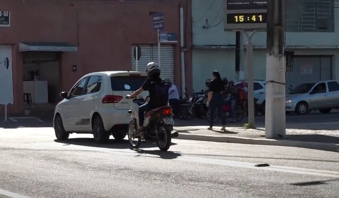 [Vídeo] Motoristas e pedestres pedem reforço na sinalização em cruzamento no Centro de Arapiraca