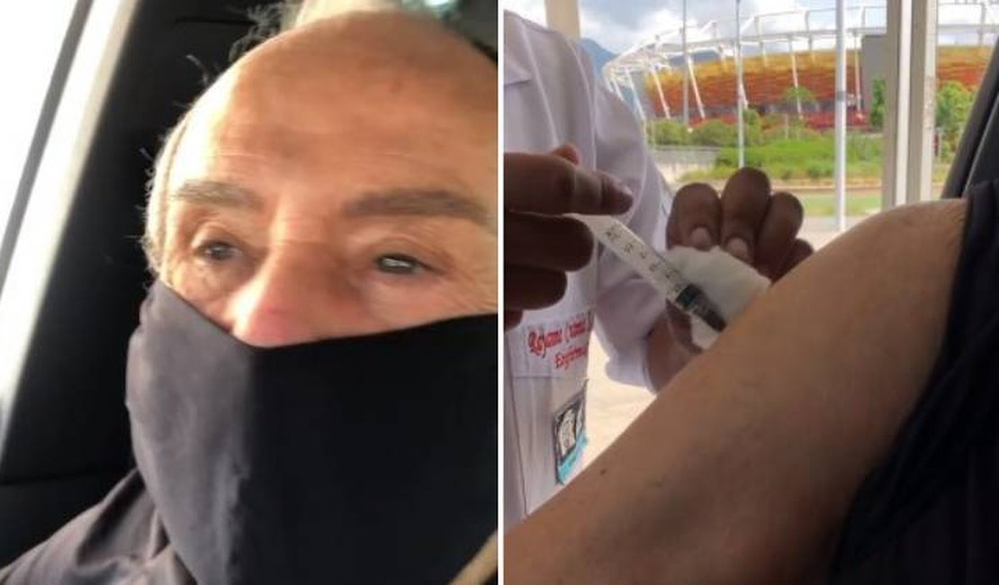 Stênio Garcia recebe segunda dose de vacina contra covid-19