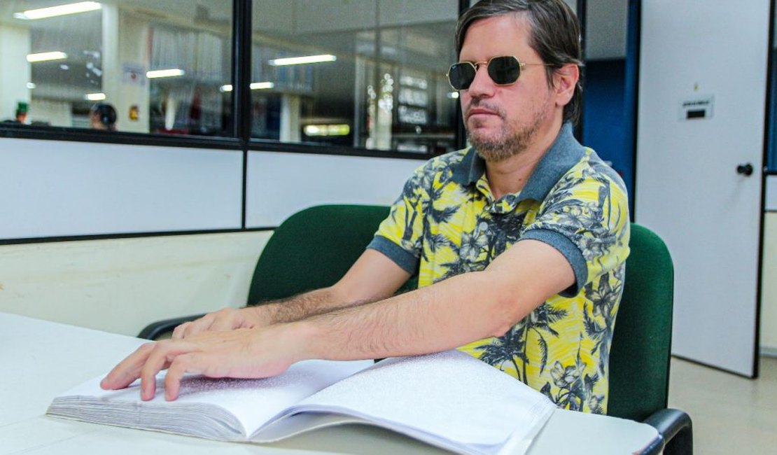 Biblioteca Municipal de Arapiraca se destaca na inclusão de cegos e pessoas de baixa visão