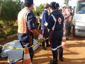 Condutor perde o controle de motocicleta e morre após colisão