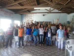 Servidores entram com ação no MP para receber salários atrasados