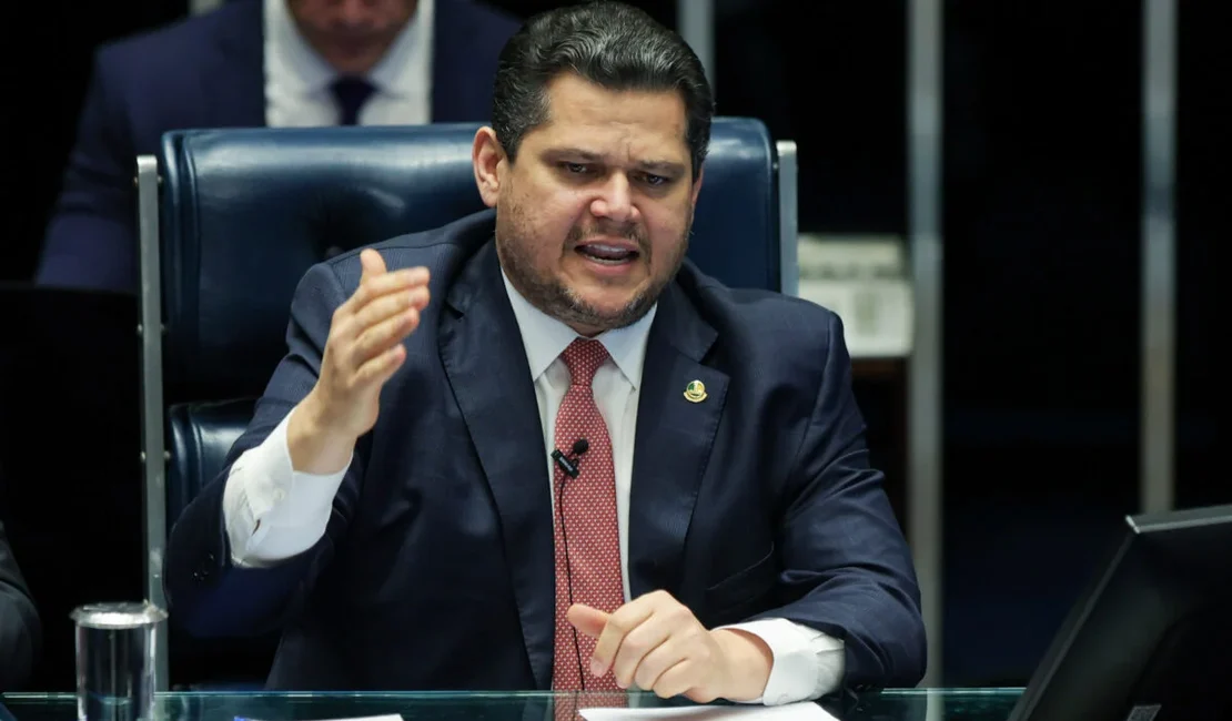 Alcolumbre cancela sabatina de Messias e critica “omissão” de Lula