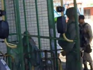 Mulher é esfaqueada durante discussão no terminal de ônibus do Benedito Bentes