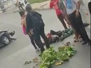 [Vídeo] Duas pessoas ficam feridas em acidente triplo na Av. Gustavo Paiva