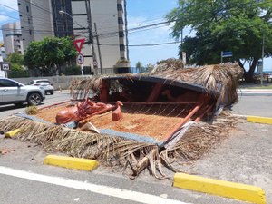 Fortes ventos derrubam tradicional presépio na capela de São Gonçalo