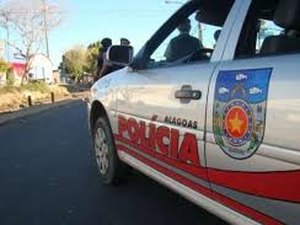 Polícia apreende três menores, armas e drogas em assentamento