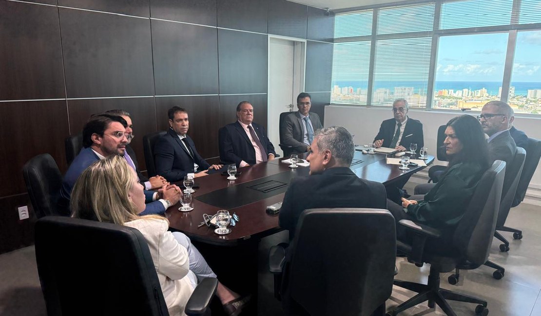 Presidente do TRE/AL reúne desembargadores para tratar dos julgamentos das Eleições 2026