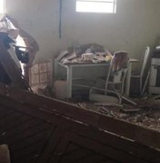 Condutor perde controle direcional do veículo e picape bate em residência em Campo Grande