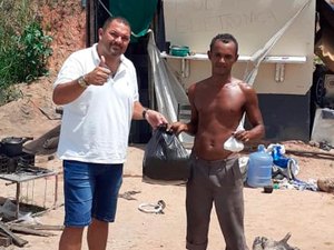 Solidariedade: comerciante arrecada alimentos para famílias carentes em Messias