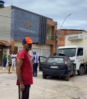 Caminhão e carro colidem na rodovia AL 101 Norte