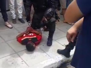 [Vídeo] Homem apanha e vai preso após tentar assaltar escritório em Arapiraca