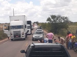 Após sofrer escoriações em acidente na AL 220, motociclista é medicado e liberado pelo HEA