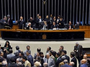 Em semana curta, Câmara acelera processo de Impeachment e parlamentares trocam de partido