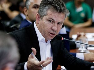 Bolsonarista, governador de MT elogia Lula e plateia grita: “Faz o L!”