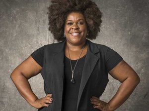 Após polêmica, Cacau Protásio pede que respeitem trabalho de bombeiros