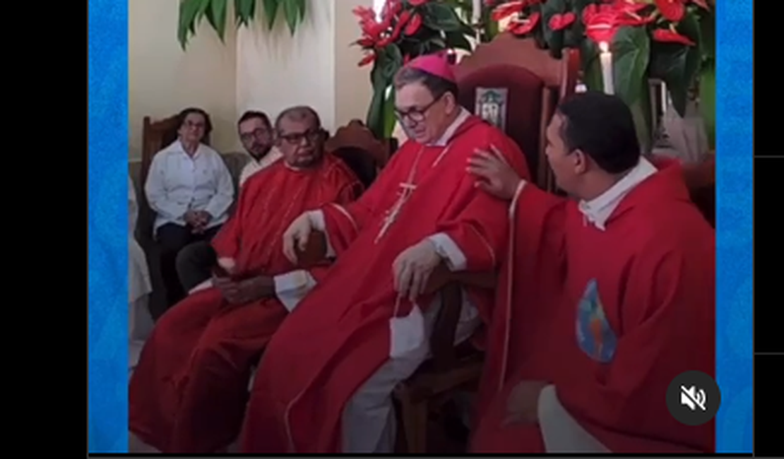 [Vídeo] Bispo Diocesano de Penedo passal mal durante celebração em Taquarana